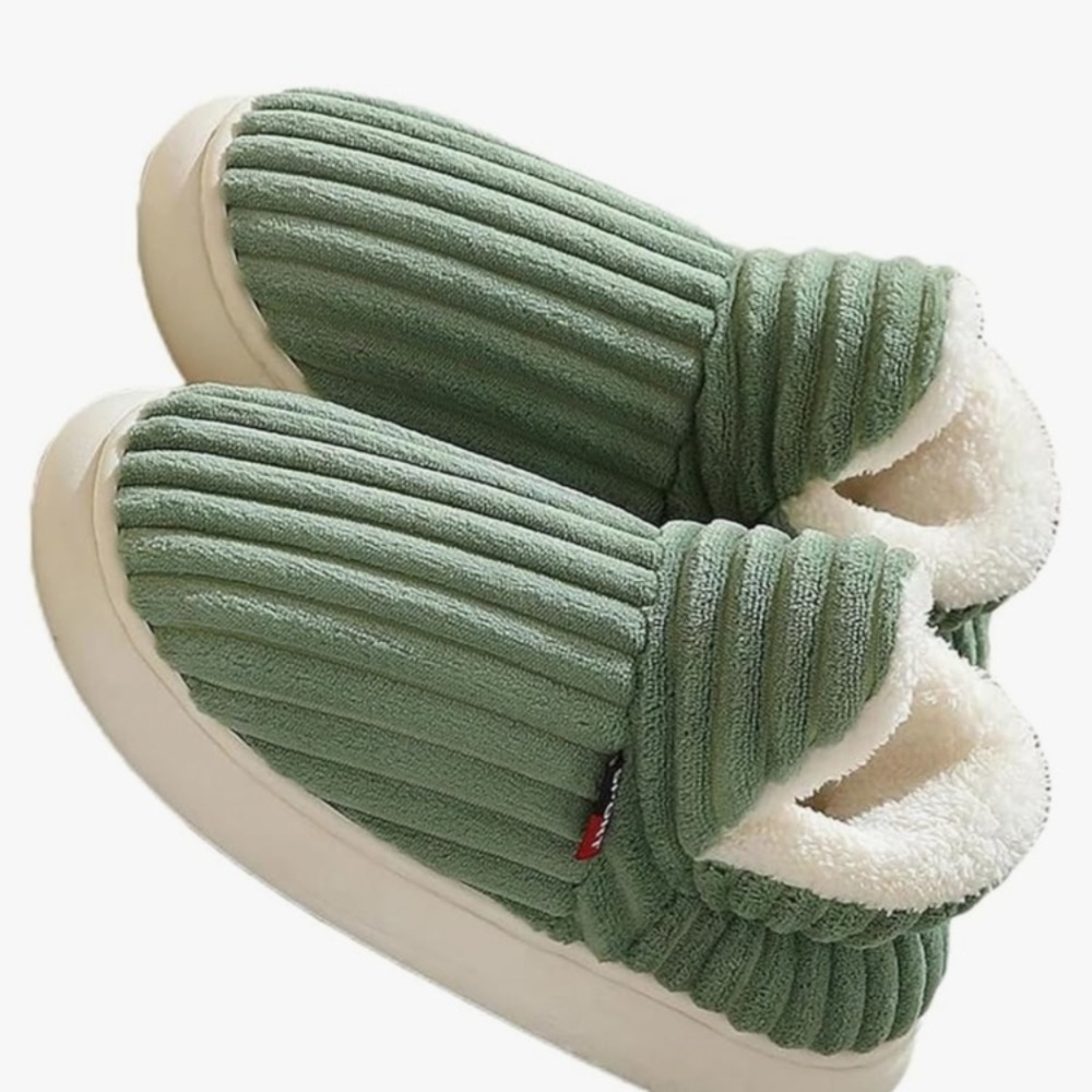 Pluffi Cozy Green Women's Slippers. Brand NEW. Never Worn. Soft and Cozy!